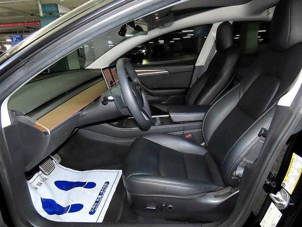 Tesla Model 3 — photo 06