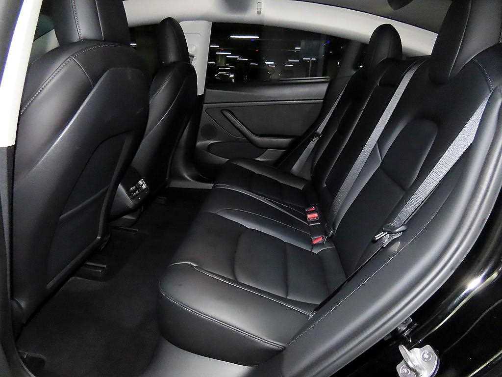 Tesla Model 3 — photo 07