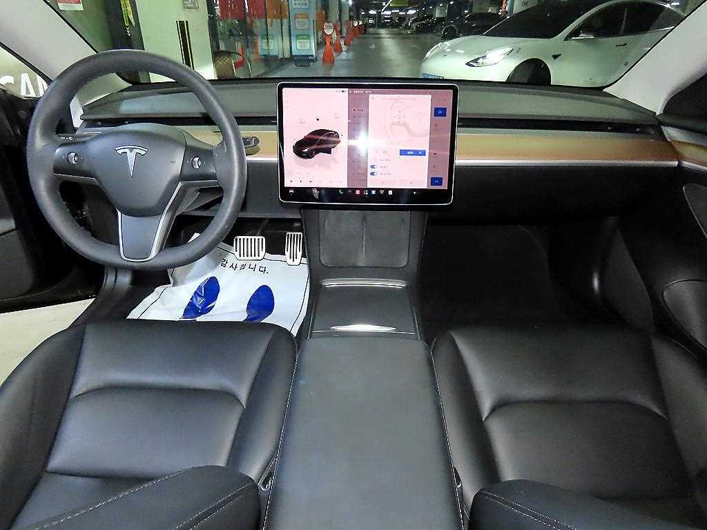 Tesla Model 3 — photo 10