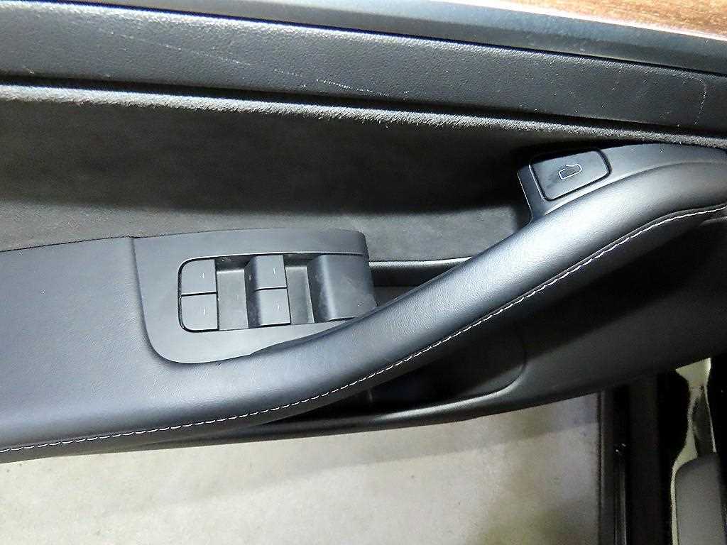 Tesla Model 3 — photo 13