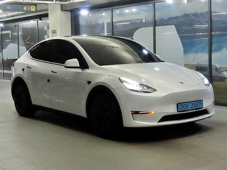 Tesla Model Y — photo 01