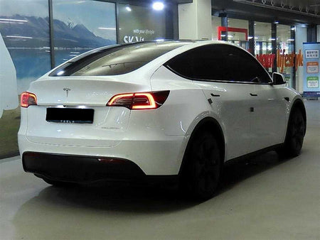 Tesla Model Y — photo 04