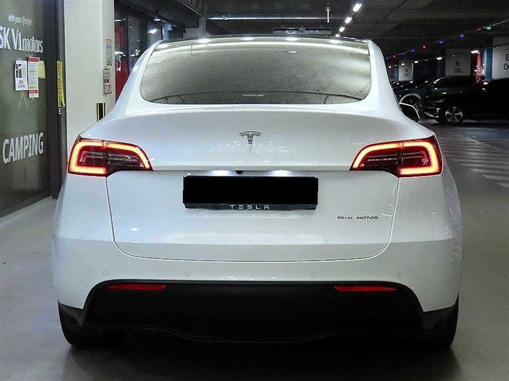 Tesla Model Y — photo 05