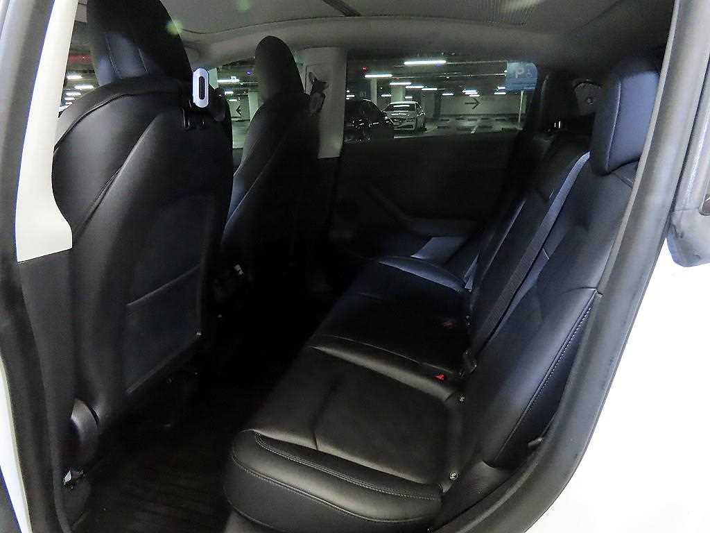 Tesla Model Y — photo 07