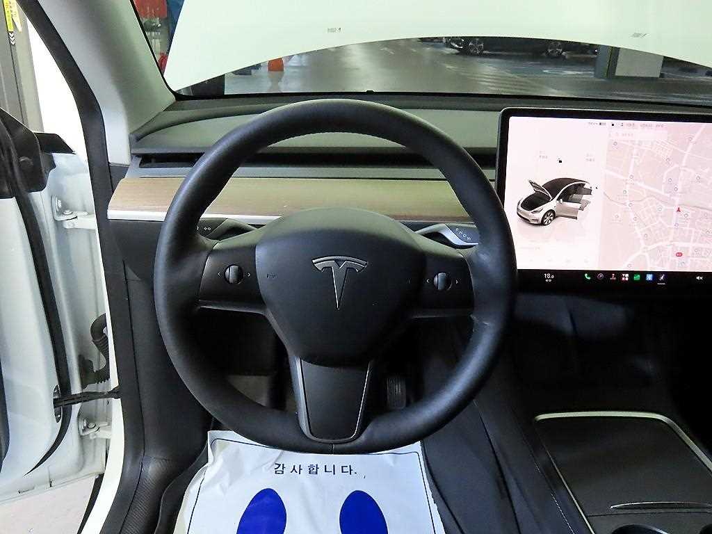 Tesla Model Y — photo 08
