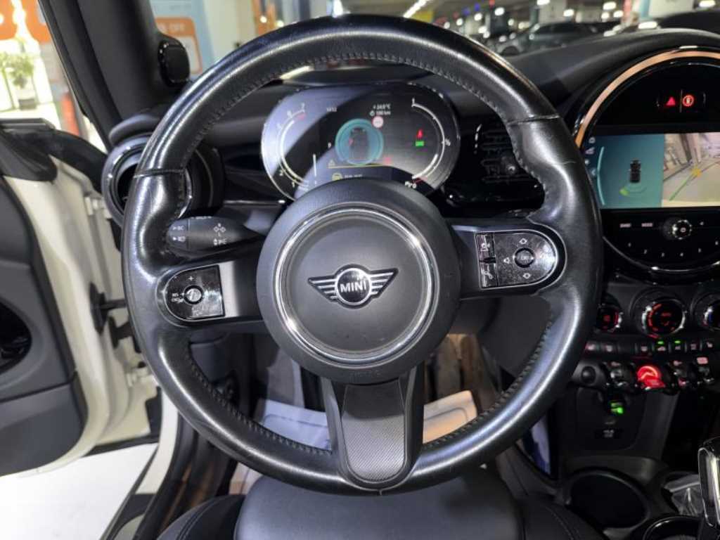 Mini Cooper Convertible — photo 09
