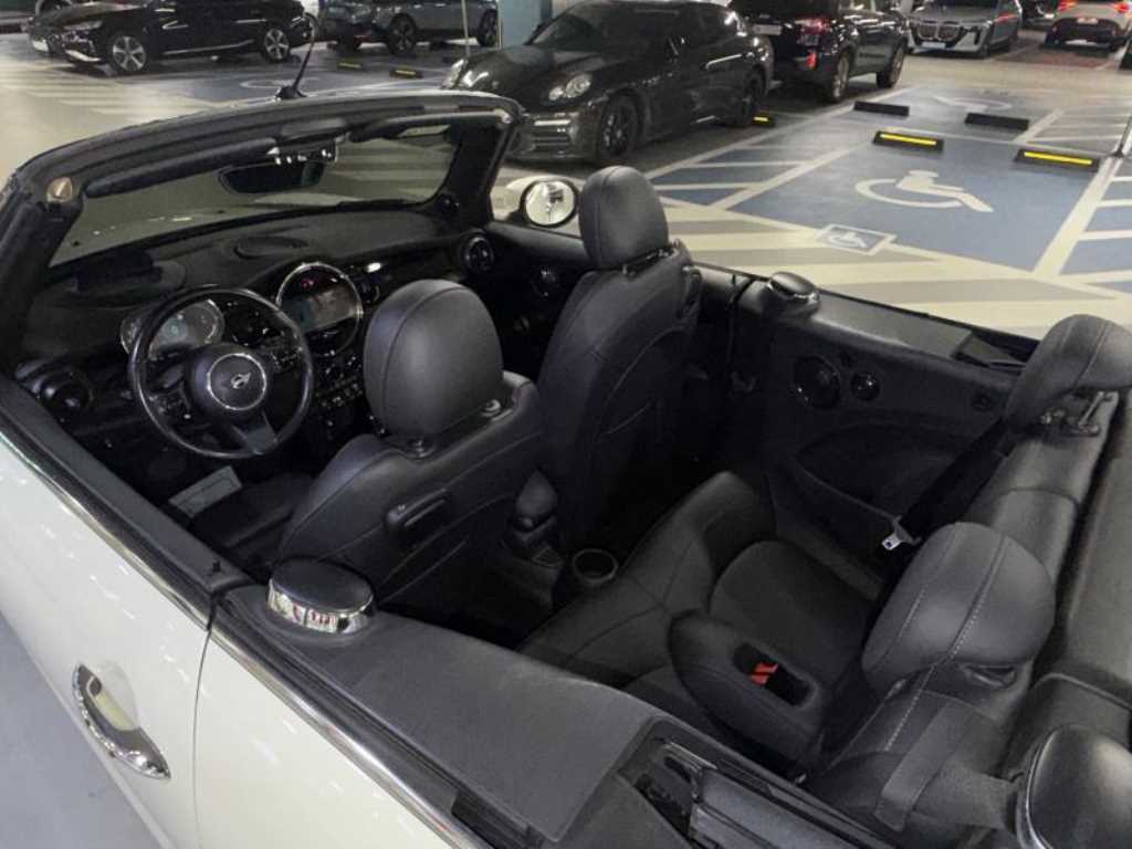 Mini Cooper Convertible — photo 11