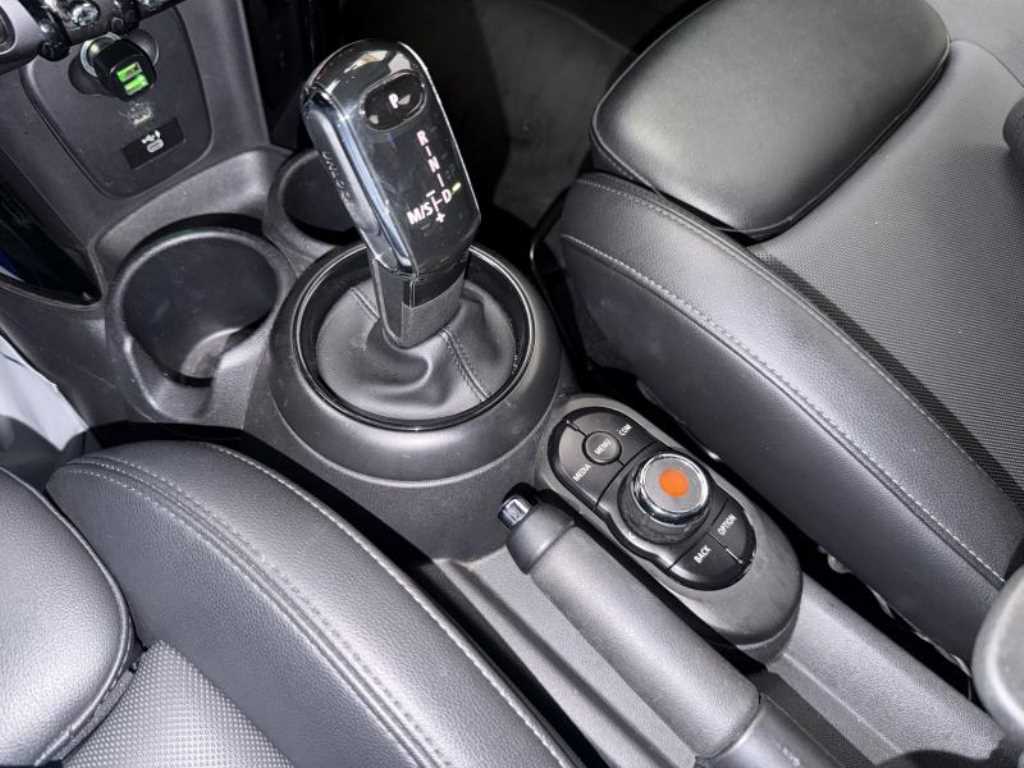 Mini Cooper Convertible — photo 12