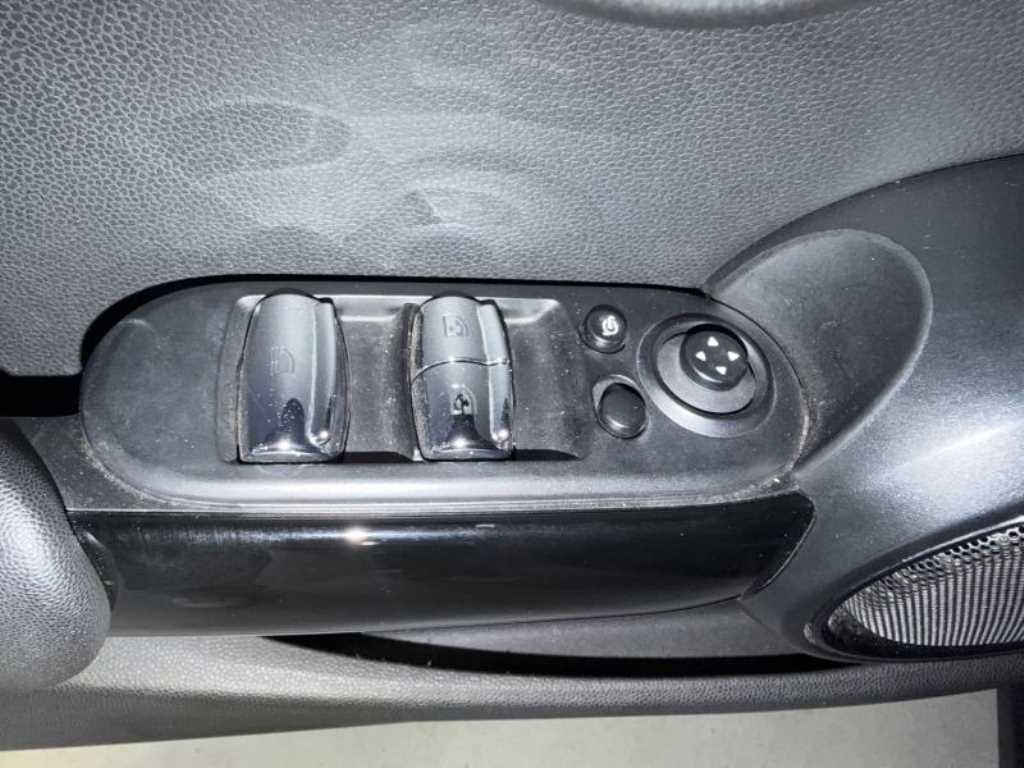 Mini Cooper Convertible — photo 17