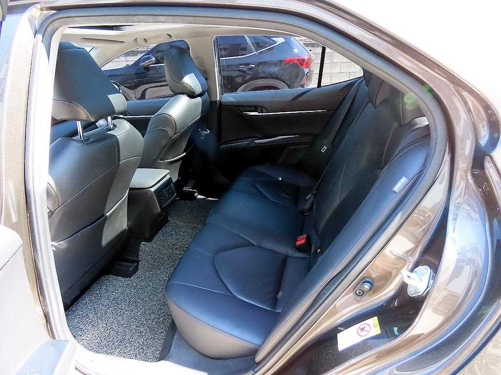 Toyota Camry — photo 06