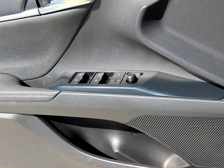Toyota Camry — photo 11