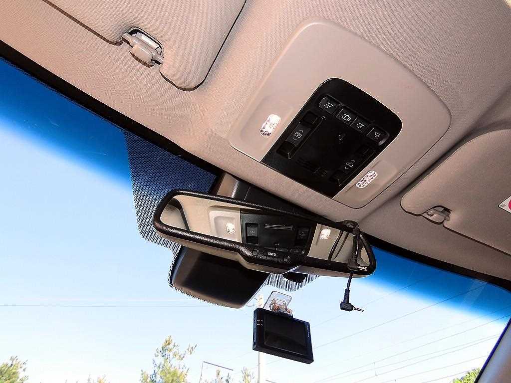 Toyota Camry — photo 16