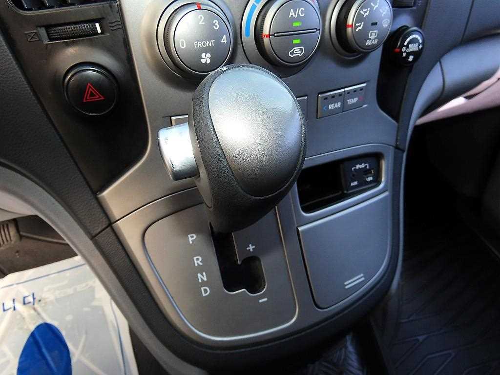 Hyundai Starex — photo 11