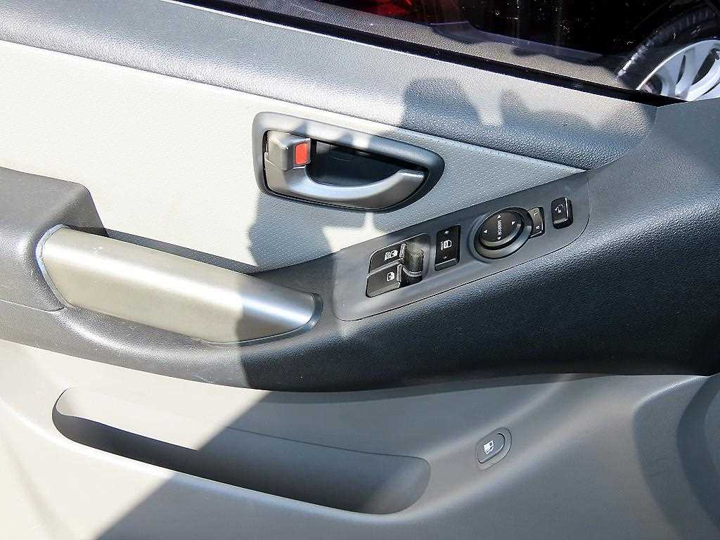 Hyundai Starex — photo 12