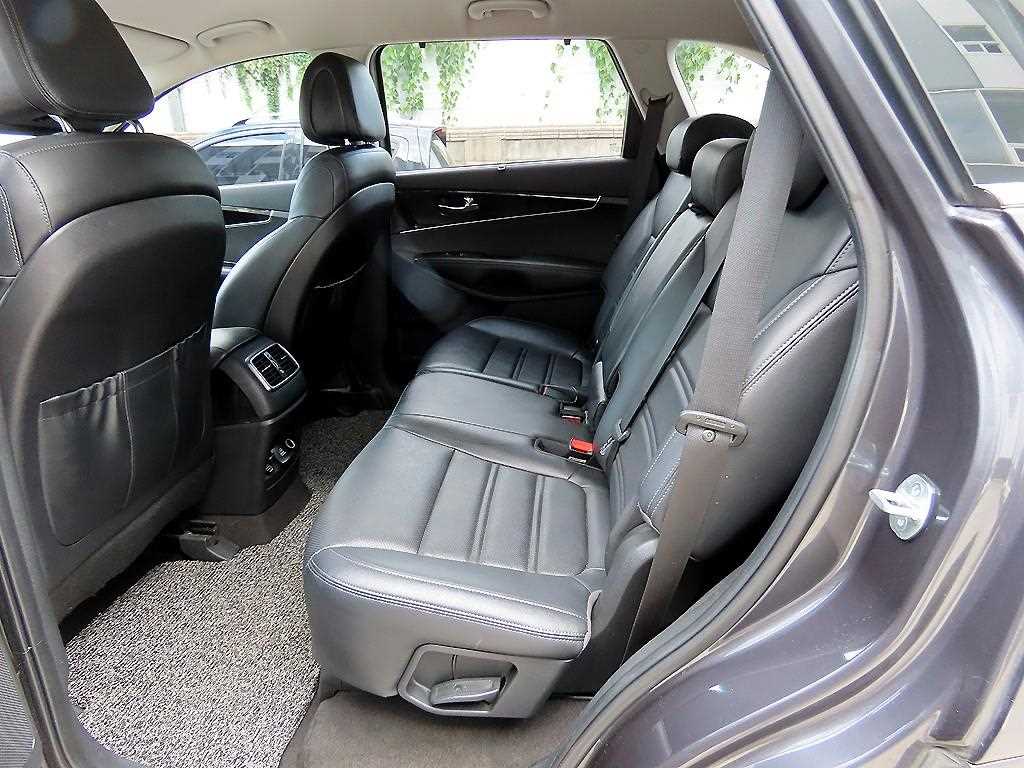 Kia Sorento — photo 06