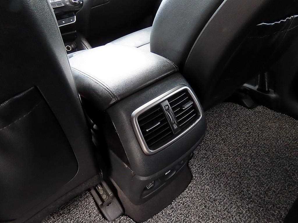 Kia Sorento — photo 17