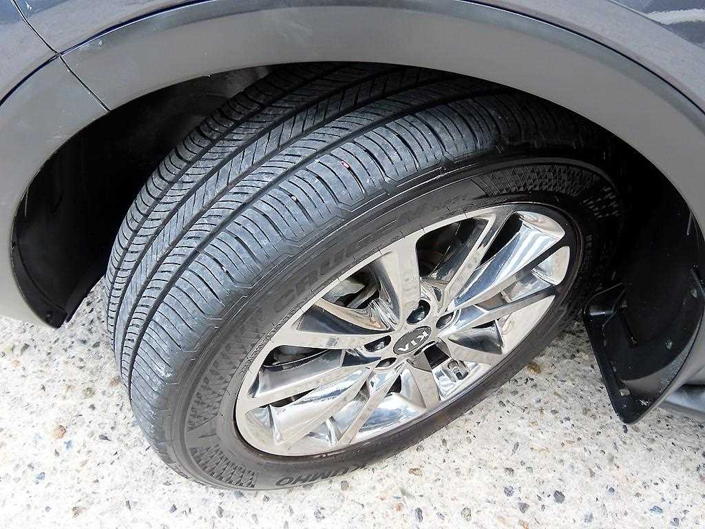 Kia Sorento — photo 20