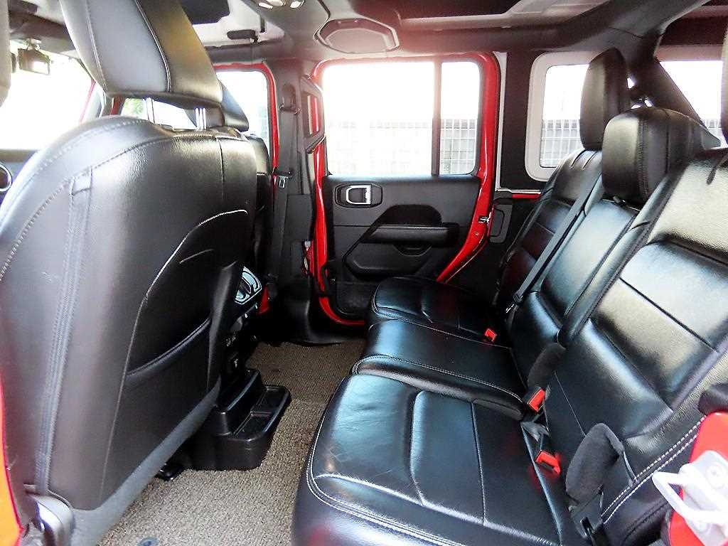 Jeep Wrangler — photo 06