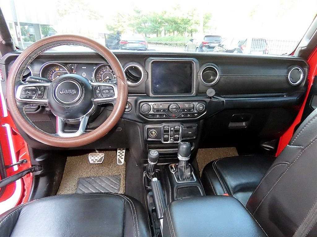 Jeep Wrangler — photo 07
