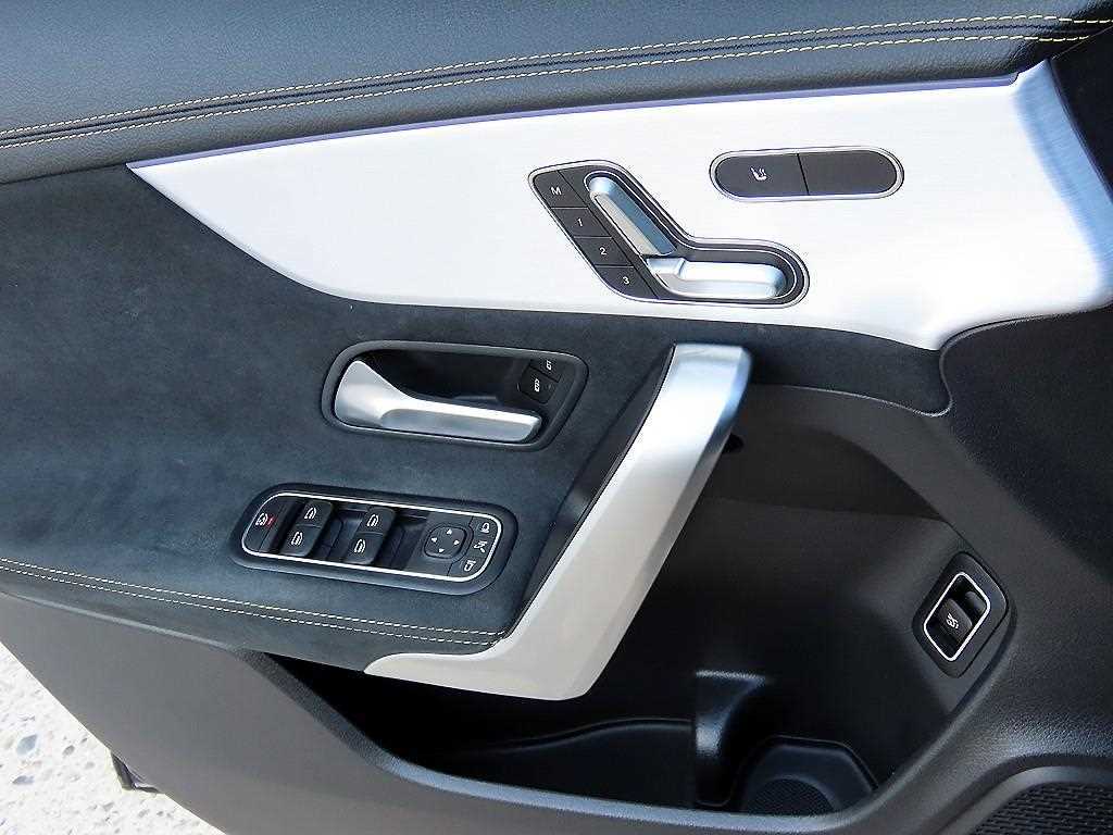 Mercedes-Benz CLA-Class — photo 12