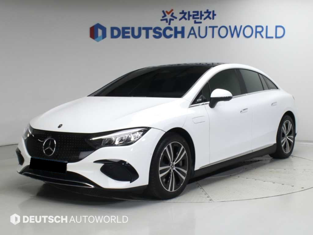 Mercedes-Benz EQE — photo 01