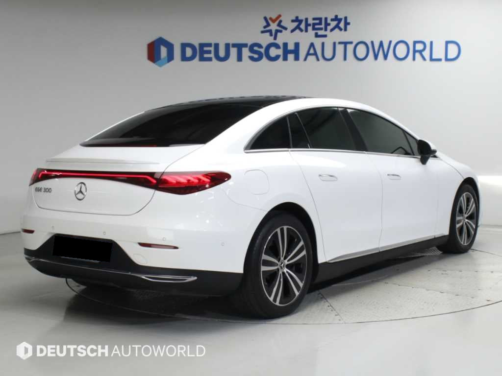 Mercedes-Benz EQE — photo 02