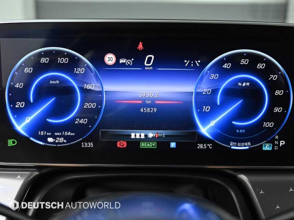 Mercedes-Benz EQE — photo 08