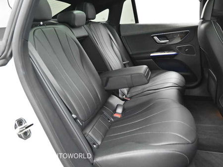 Mercedes-Benz EQE — photo 12