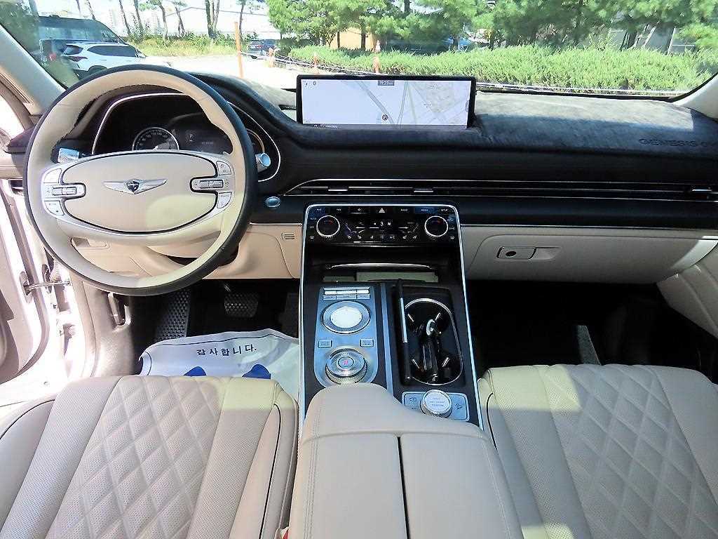 Genesis GV80 — photo 01