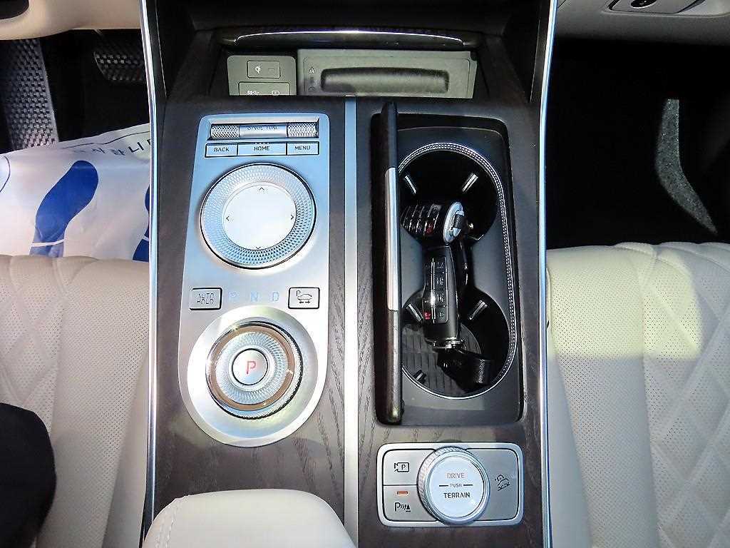 Genesis GV80 — photo 08