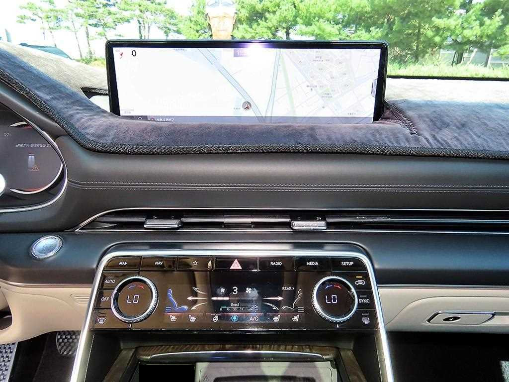 Genesis GV80 — photo 13