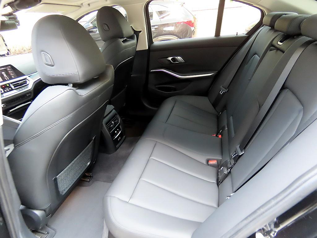 BMW 3-Series — photo 06