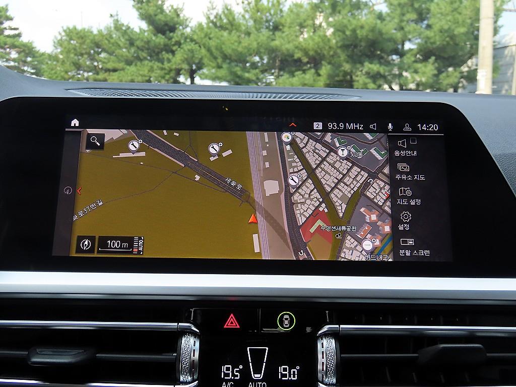 BMW 3-Series — photo 14