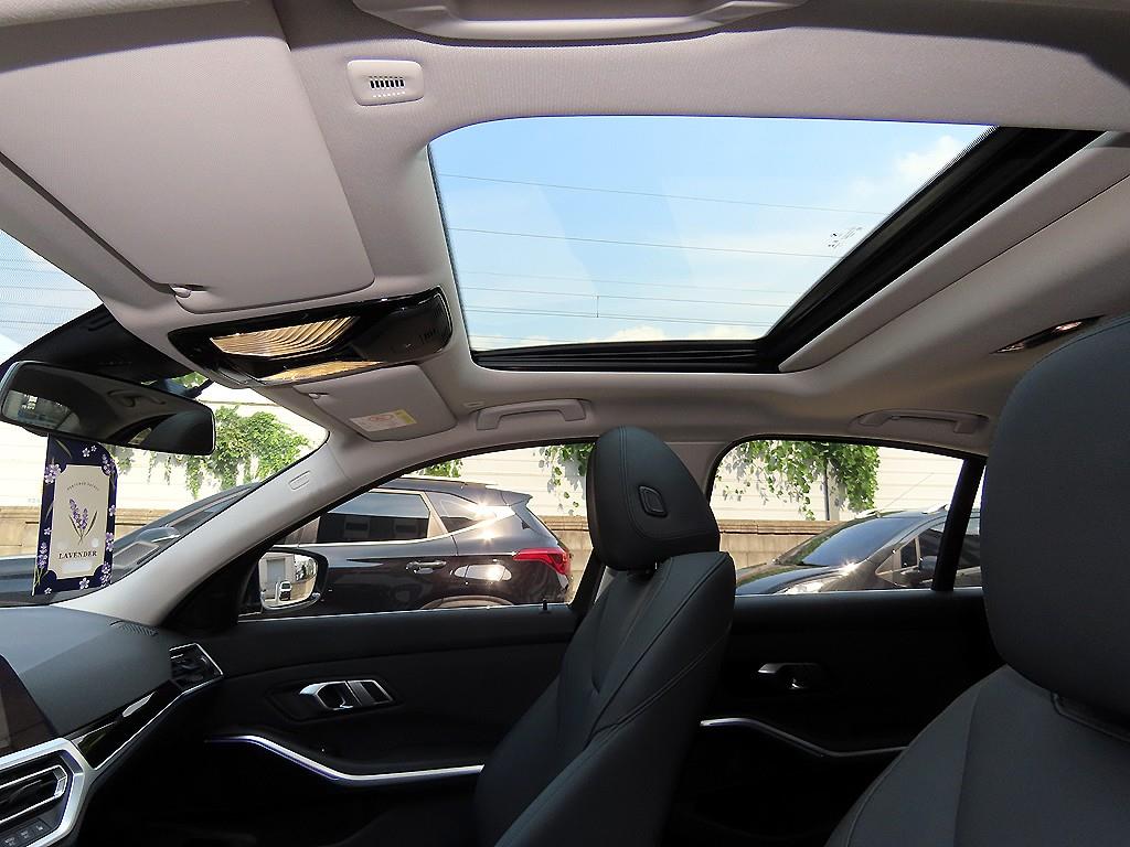 BMW 3-Series — photo 18