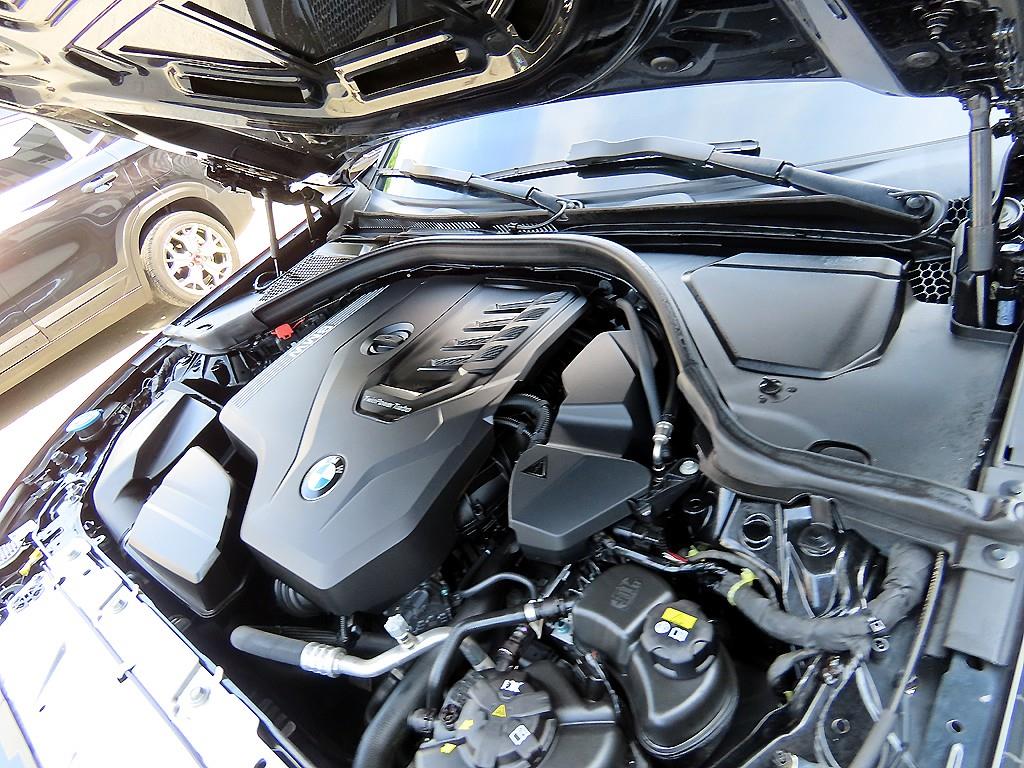 BMW 3-Series — photo 19