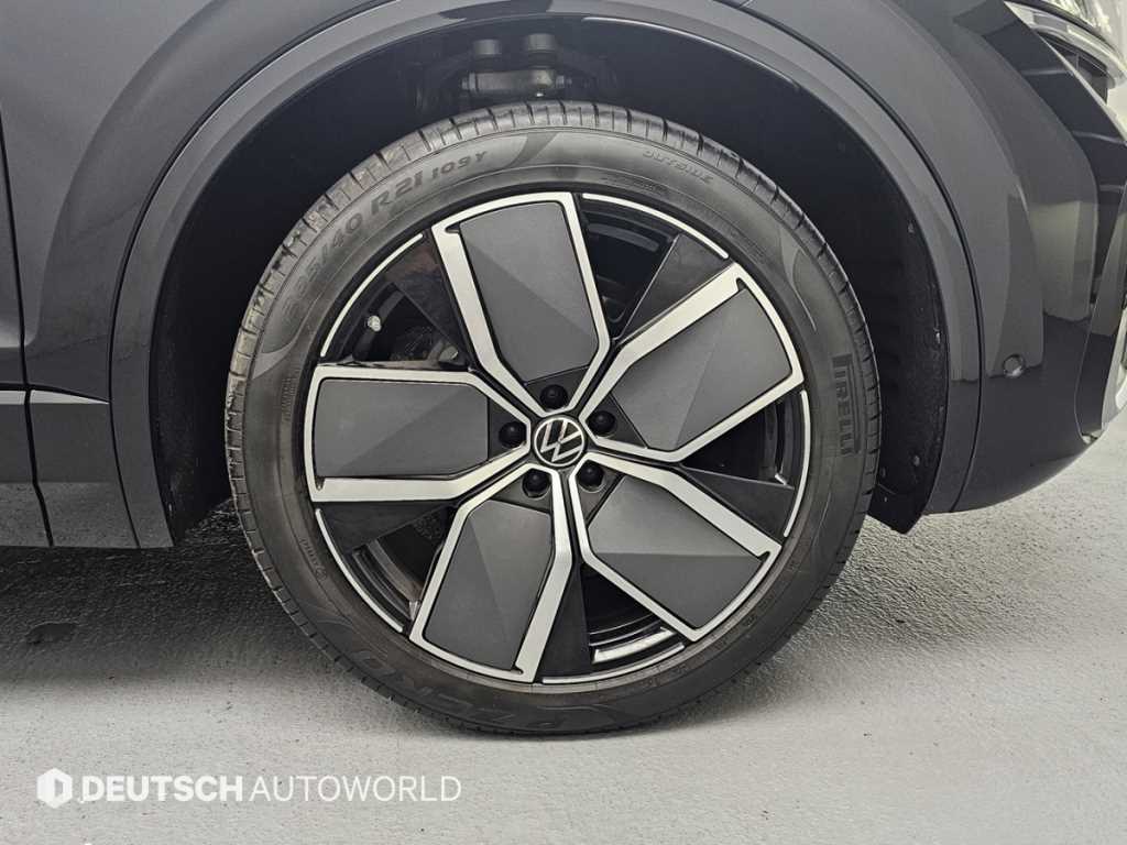 Volkswagen Touareg — photo 05