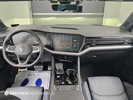 Volkswagen Touareg — photo 07