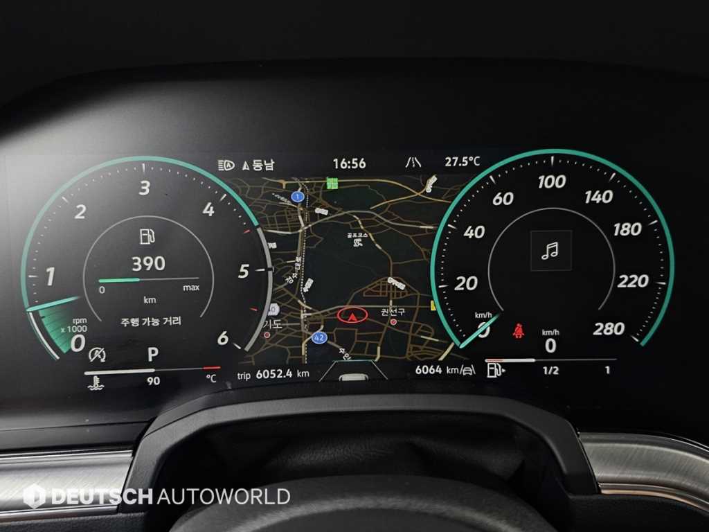 Volkswagen Touareg — photo 08