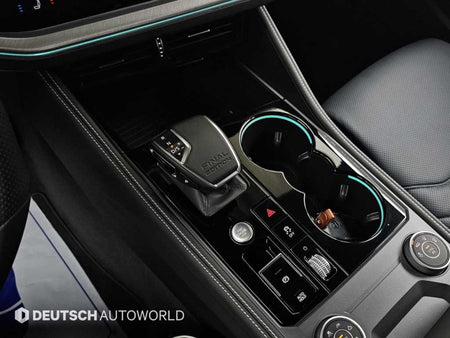 Volkswagen Touareg — photo 09