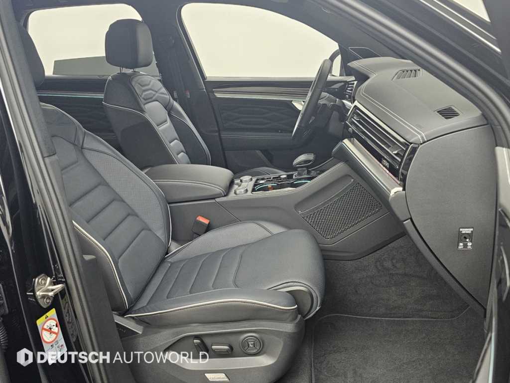 Volkswagen Touareg — photo 10
