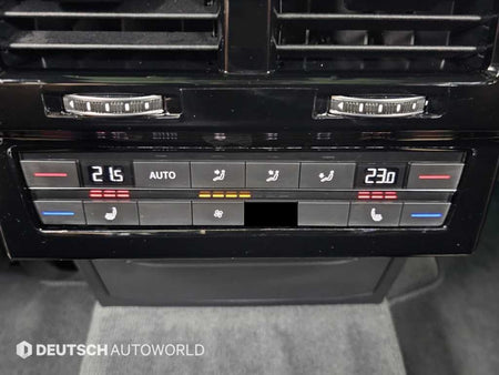 Volkswagen Touareg — photo 16