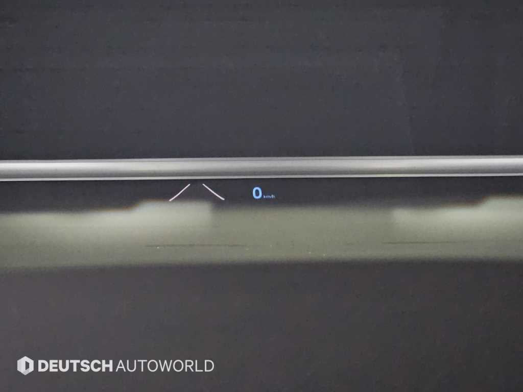 Volkswagen Touareg — photo 17