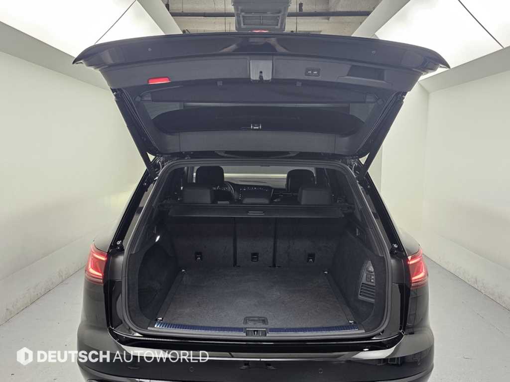 Volkswagen Touareg — photo 19