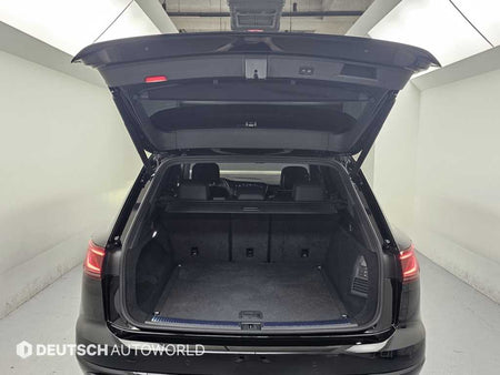 Volkswagen Touareg — photo 19