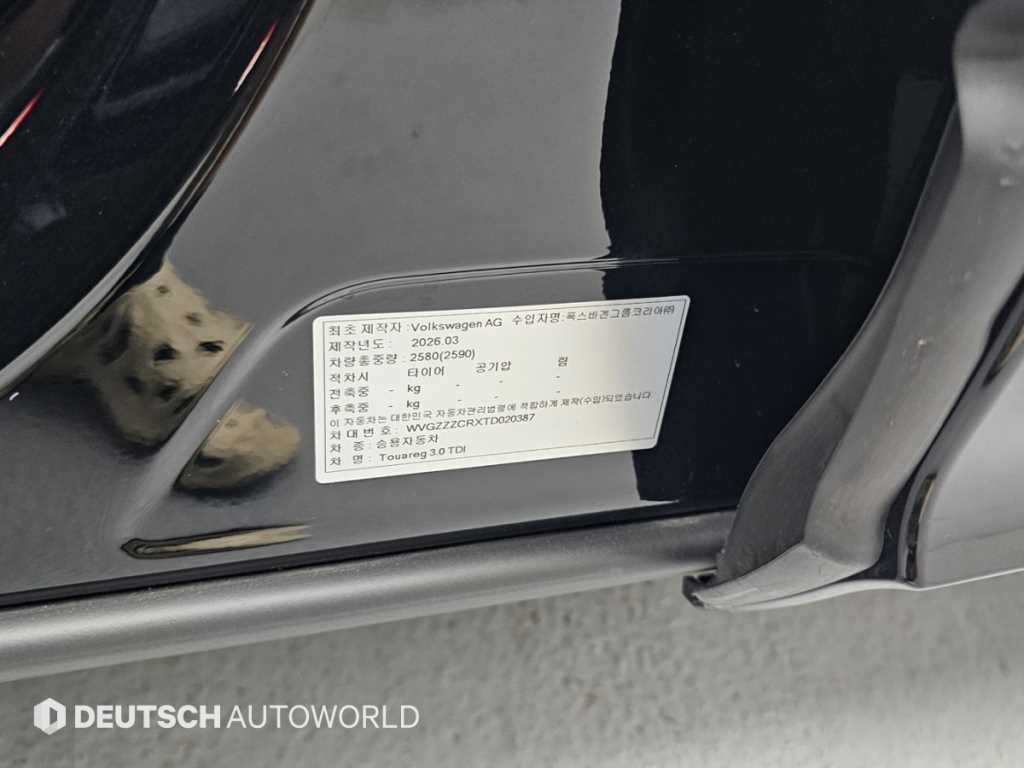 Volkswagen Touareg — photo 20