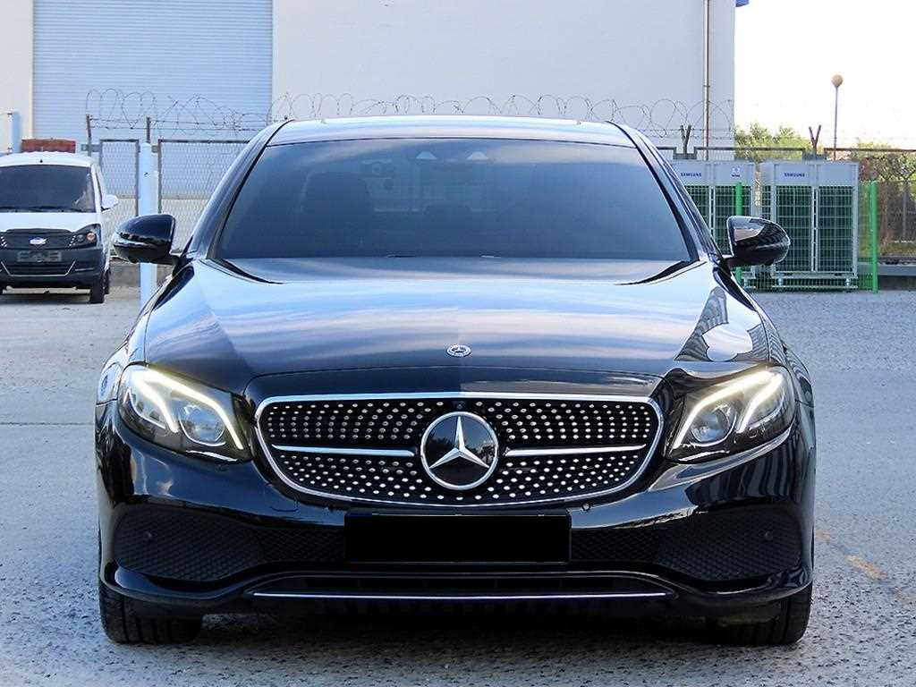 Mercedes-Benz E-Class — photo 01
