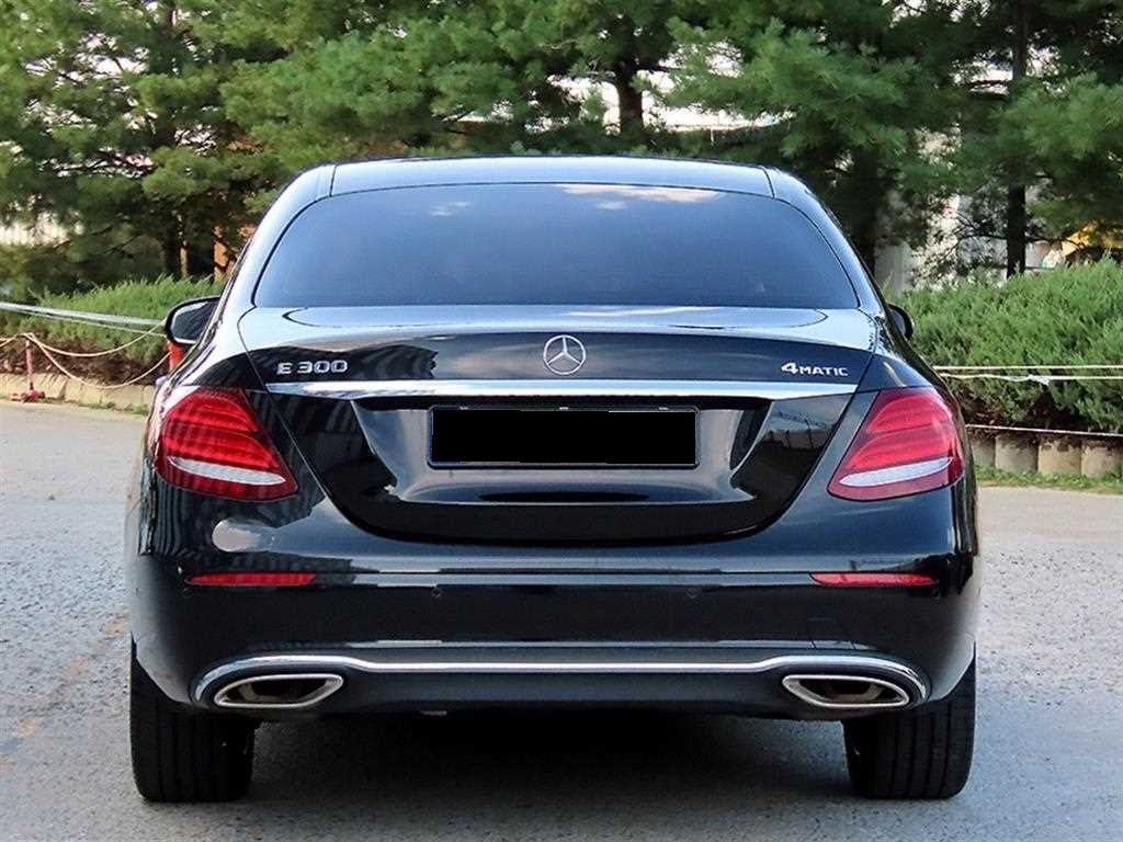 Mercedes-Benz E-Class — photo 04