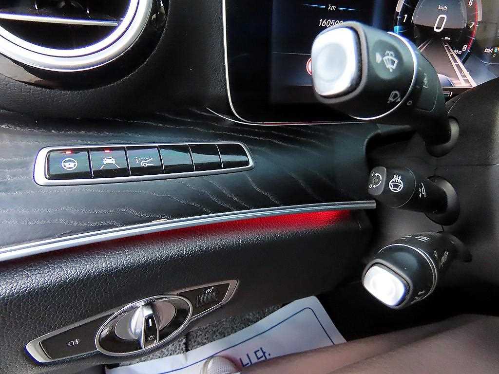 Mercedes-Benz E-Class — photo 11