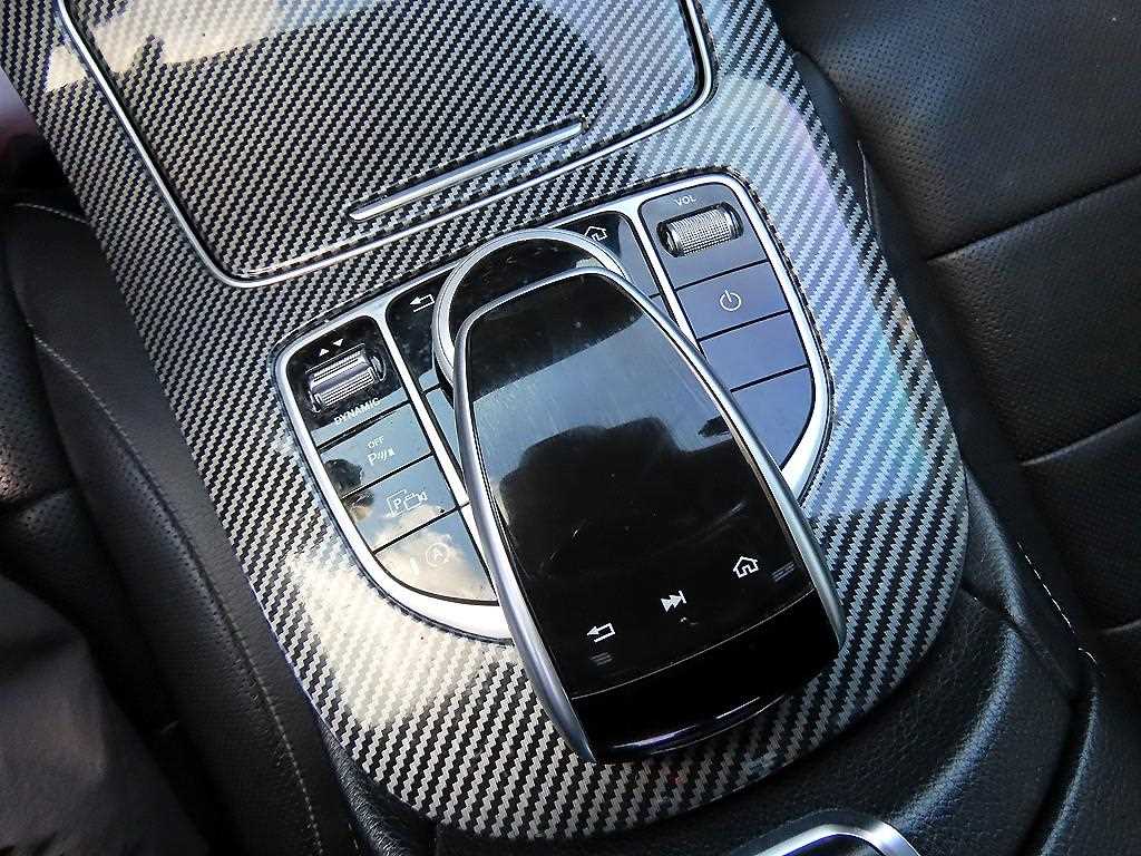 Mercedes-Benz E-Class — photo 12