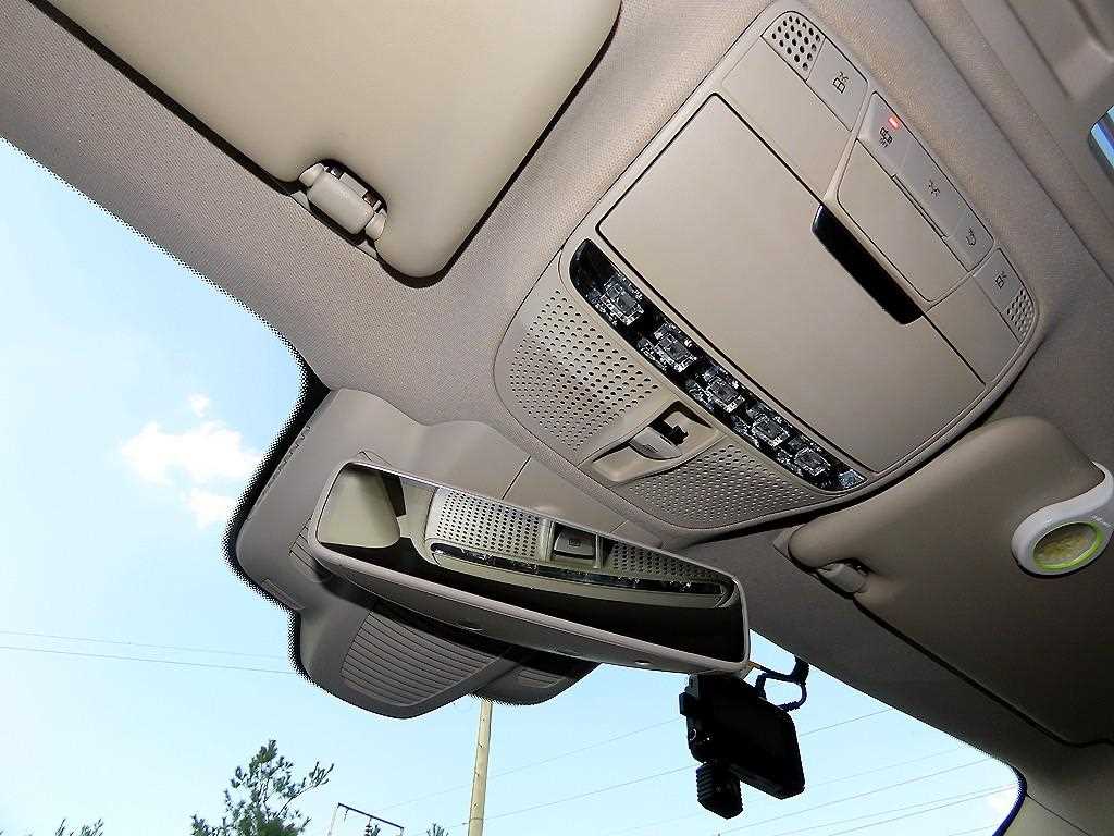Mercedes-Benz E-Class — photo 14